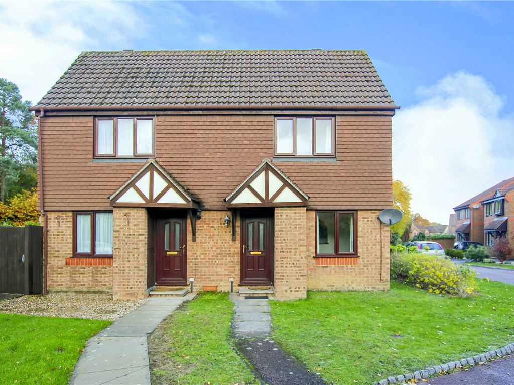 1 bed end terrace house to rent in Stokeford Close, The Warren, Bracknell, Berkshire RG12, £900