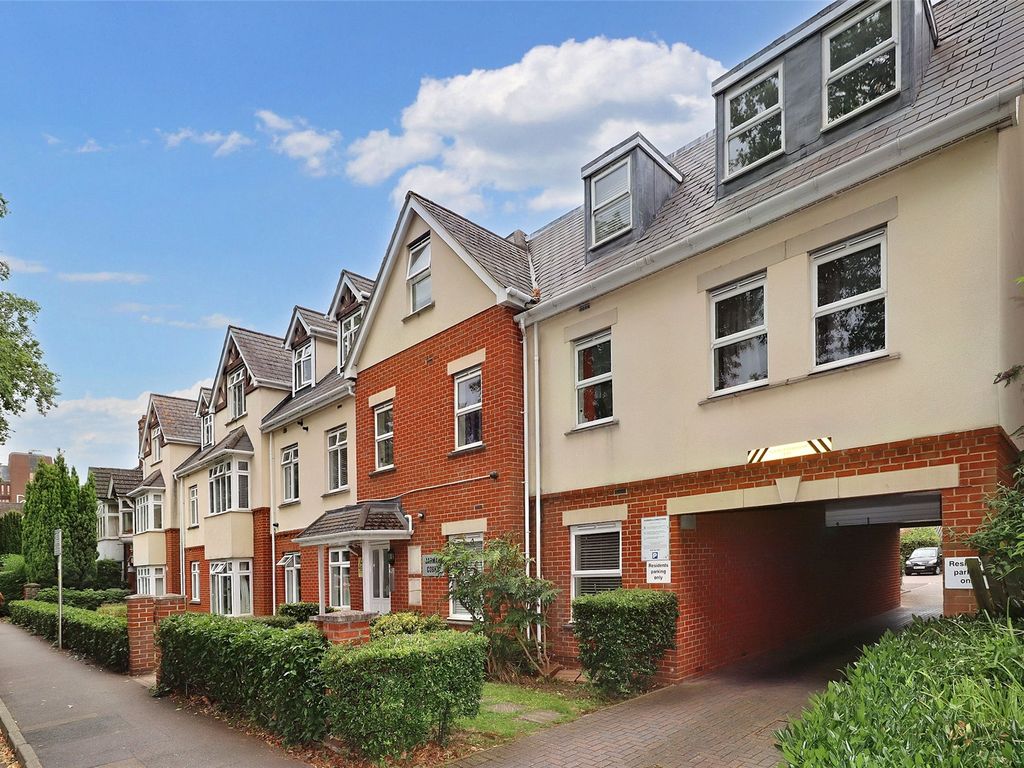 3 bed flat for sale in Woking, Surrey GU21 Zoopla