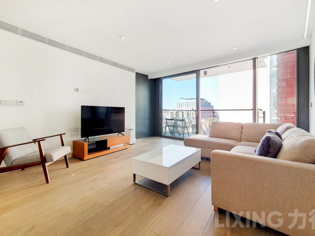 Central Saint Giles Piazza, Tottenham Court Road - London, 8 WC2H  