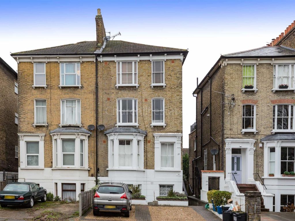 2 bed flat to rent in Grosvenor Road, London E11 Zoopla