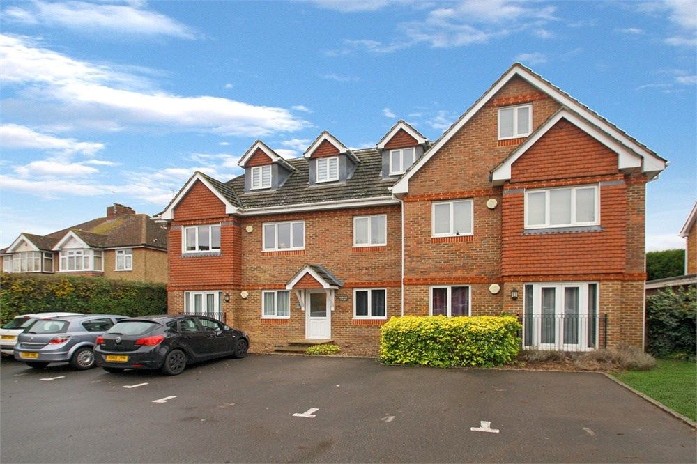 2 bed flat to rent in 6567 Chertsey Road, Ashford TW15 Zoopla