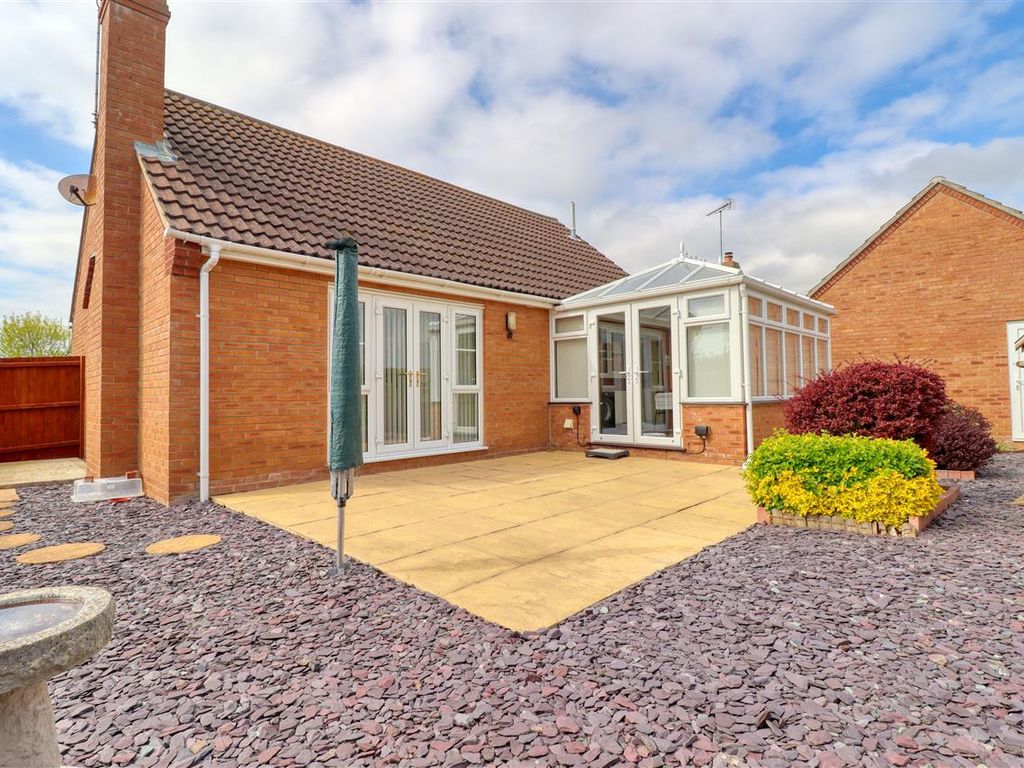 2 bed bungalow for sale in Seaview Gardens, Brightlingsea, Colchester