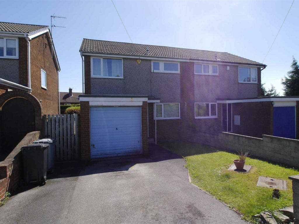 3 bed semidetached house to rent in Walton Drive, Drighlington