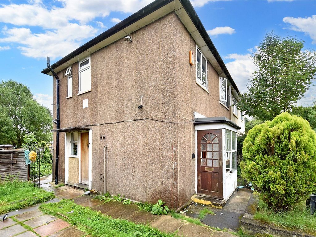 3 bed semidetached house for sale in Summerfield Drive, Leeds, West
