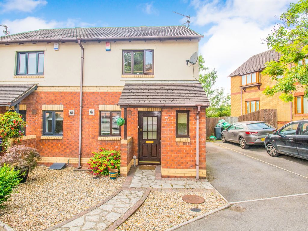 2 bed semidetached house to rent in Clos Yr Alarch, Thornhill, Cardiff
