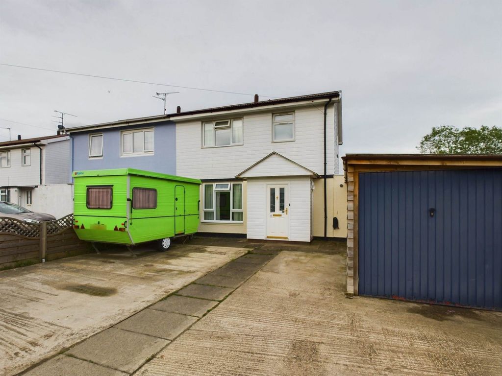 3 bed semidetached house for sale in Thrasher Road, Southcourt, Aylesbury HP21, £360,000 Zoopla