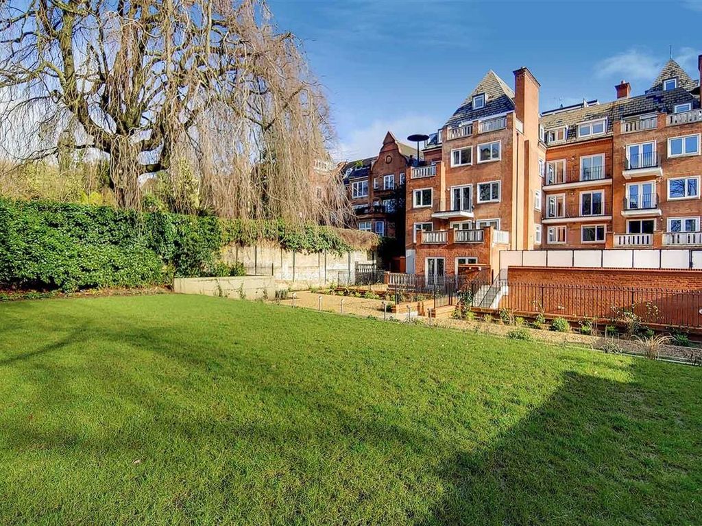 2 bed flat to rent in Fitzjohns Avenue, Hampstead, London NW3 Zoopla