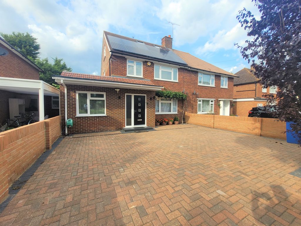 5 bed property to rent in St. Close, Windsor SL4 Zoopla
