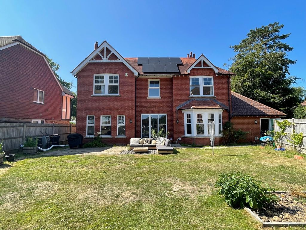 4 bed property to rent in Kiln Close, Hellingly, Hailsham BN27 Zoopla