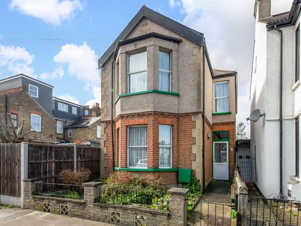 3 bed detached house for sale in Mosslea Road, Bromley BR2 Zoopla