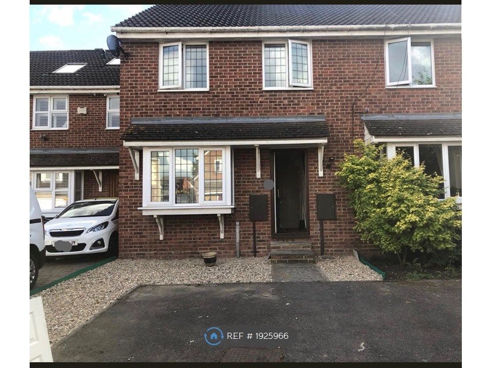 3 bed terraced house to rent in Cranmere Court, Strood Rochester ME2, £