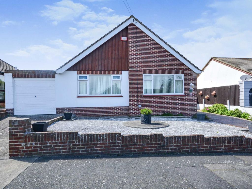 2 bed detached bungalow for sale in Queens Avenue, Broadstairs, Kent