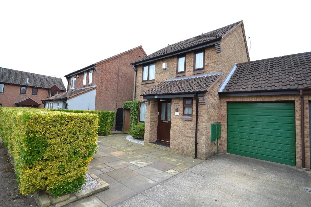 3 bed detached house for sale in Winchester Close, Stortford