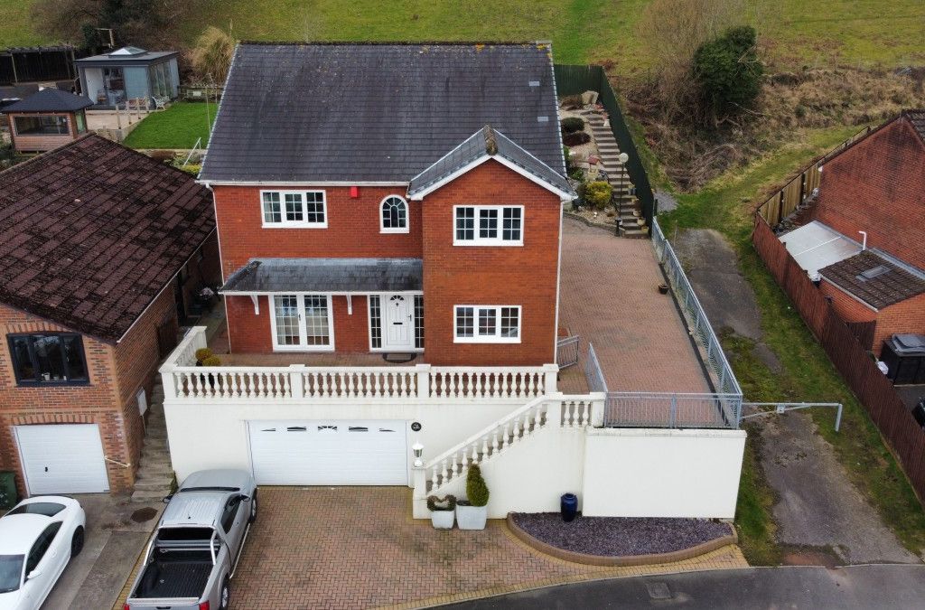 4 bed detached house for sale in Tonyrefail , Porth CF39 Zoopla