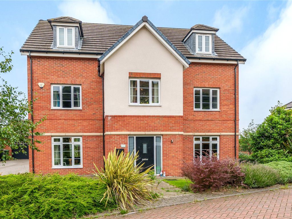 6 bed detached house for sale in Harvest Close, Garforth, Leeds LS25, £