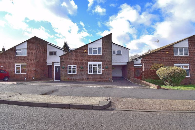 4 bed detached house for sale in Willowfield, Harlow CM18, £525,000