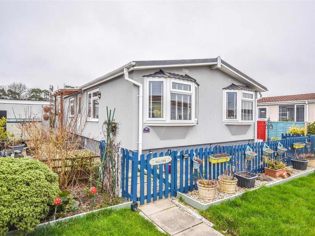 2 bed mobile/park home for sale in Watts Close, Station Road, Berkeley