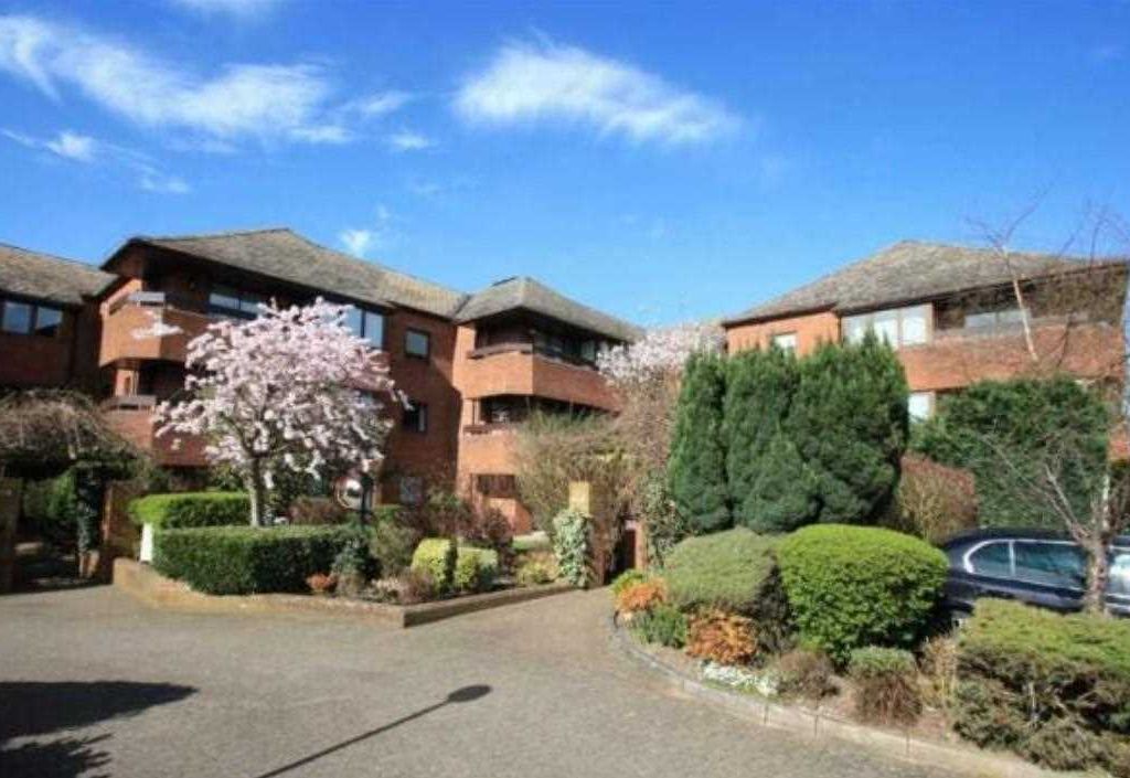 2 bed flat for sale in High Road, Bushey Heath WD23., £689,950 Zoopla