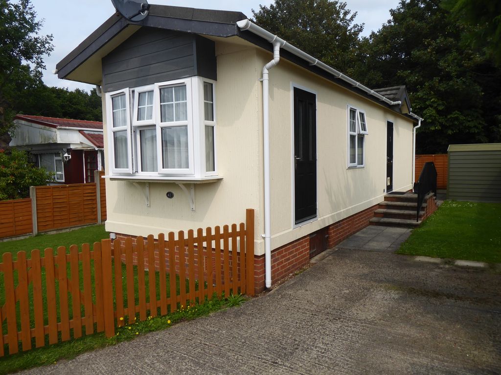 1 bed mobile/park home for sale in Surrey Hills Park, Boxhill Road