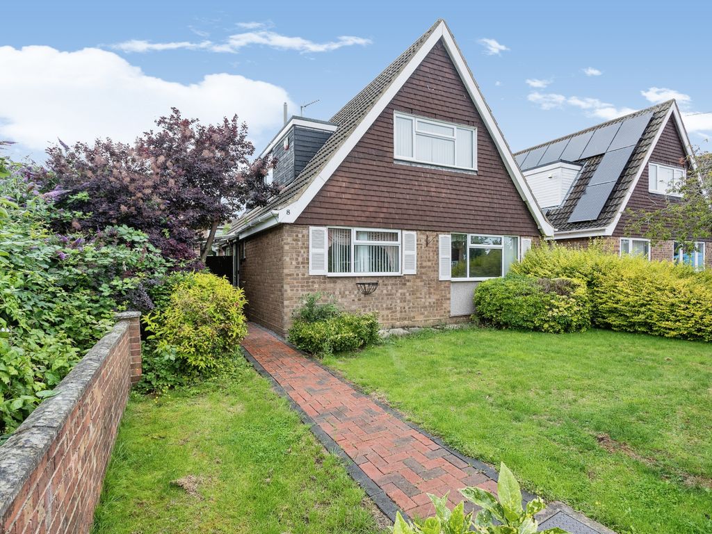 3 bed detached house for sale in Hoylake Close, Bletchley, Milton