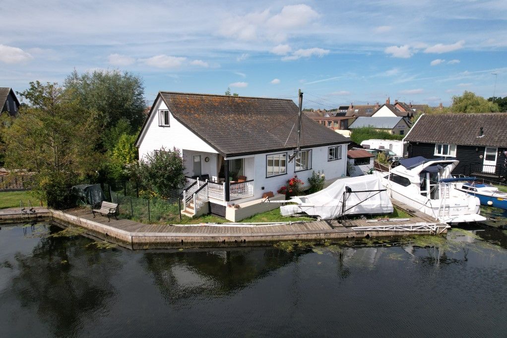5 bed detached house for sale in Marsh Road, Norwich NR12, £600,000
