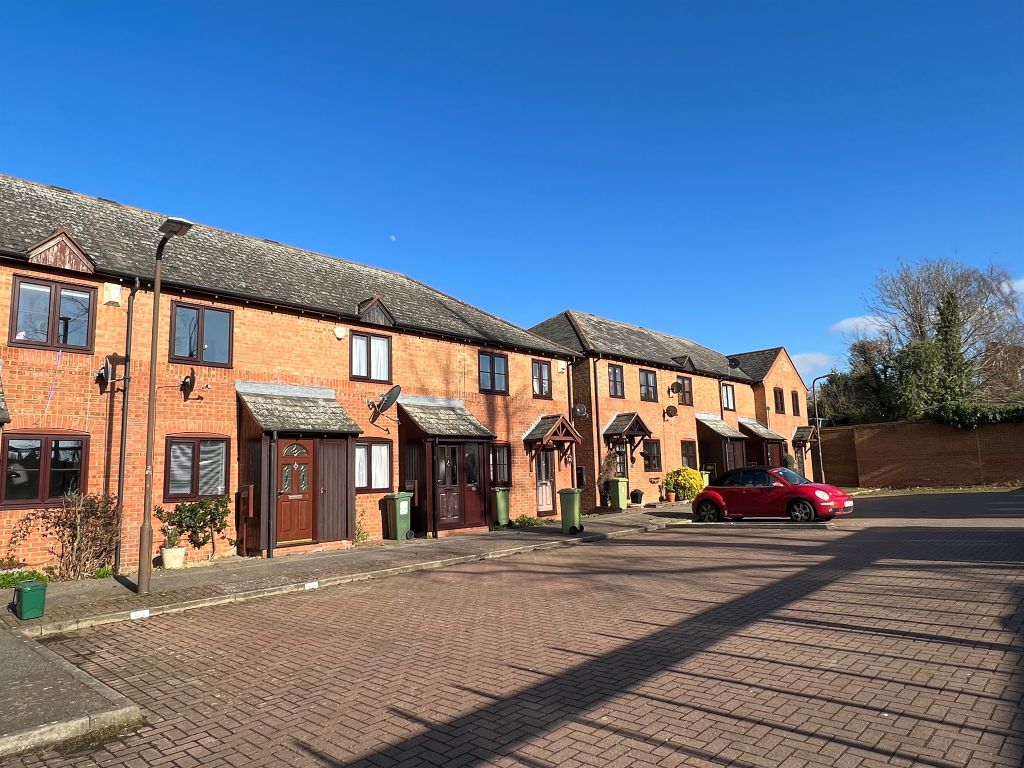 2 bed terraced house for sale in Woolrich Gardens, Stony Stratford