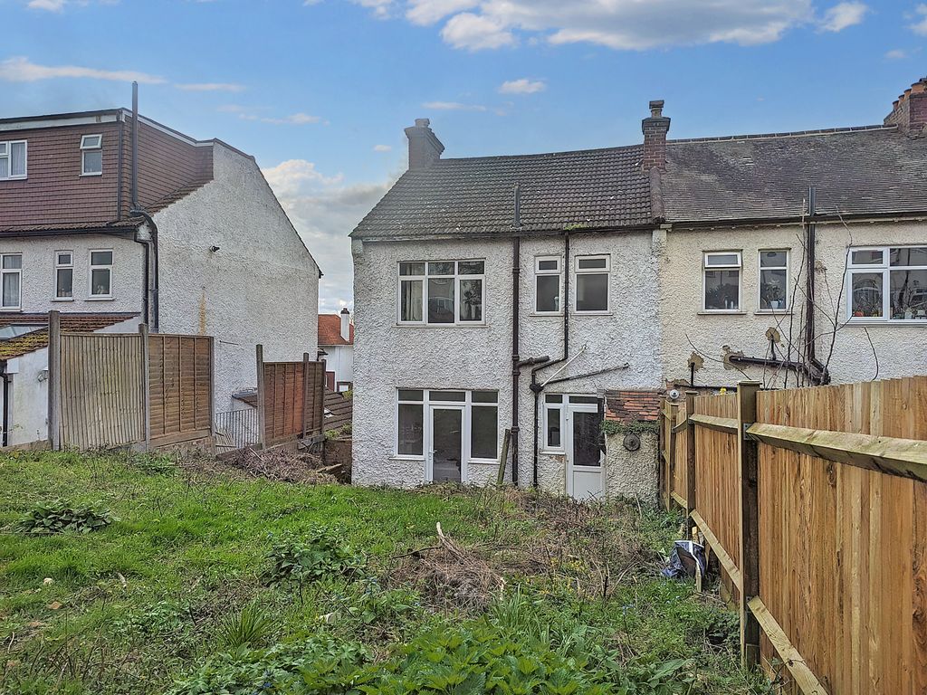 4 bed end terrace house for sale in Ross Road, London SE25, £325,000