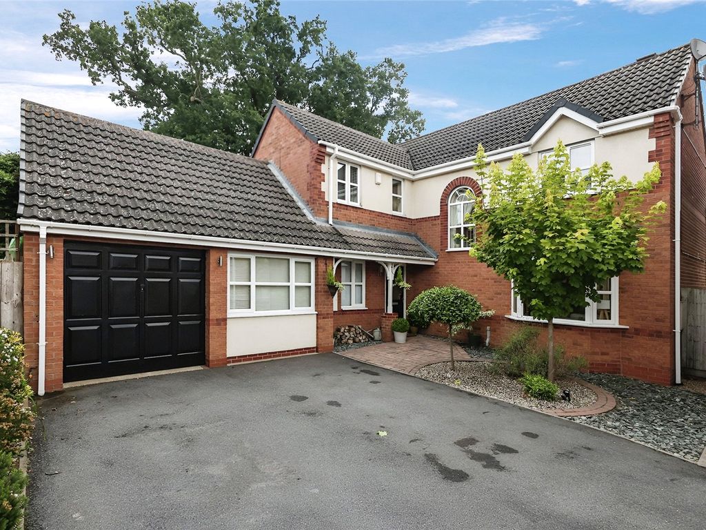 4 bed detached house for sale in Parklands Close, Redditch