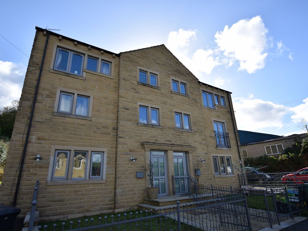 3 bed penthouse to rent in Banks Road, Linthwaite, Huddersfield HD7