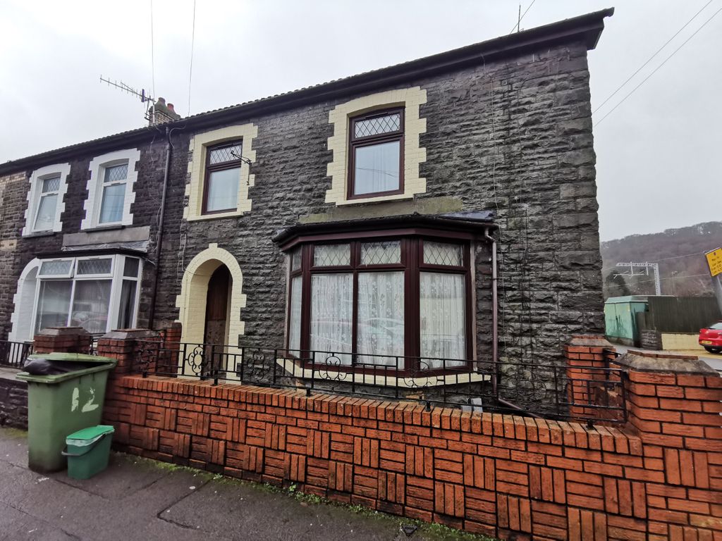 4 bed end terrace house for sale in John Street, Treforest, Pontypridd