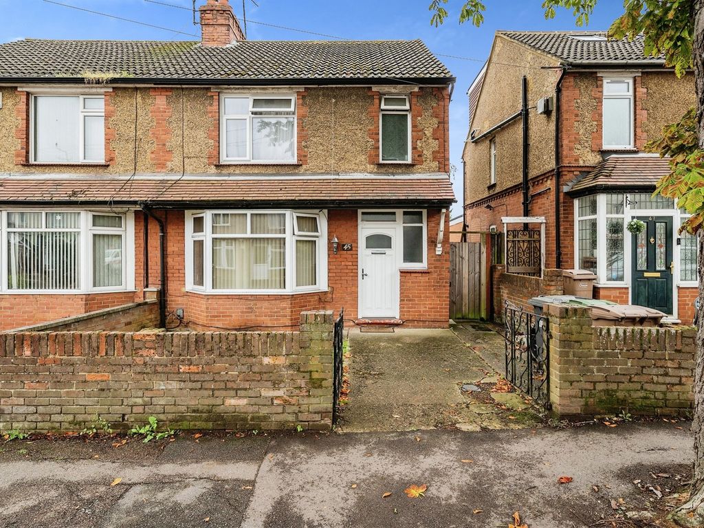 3 bed semidetached house for sale in Compton Avenue, Leagrave, Luton