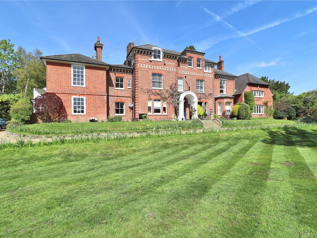 2 bed flat for sale in St. Johns Hill Road, Woking, Surrey GU21 Zoopla