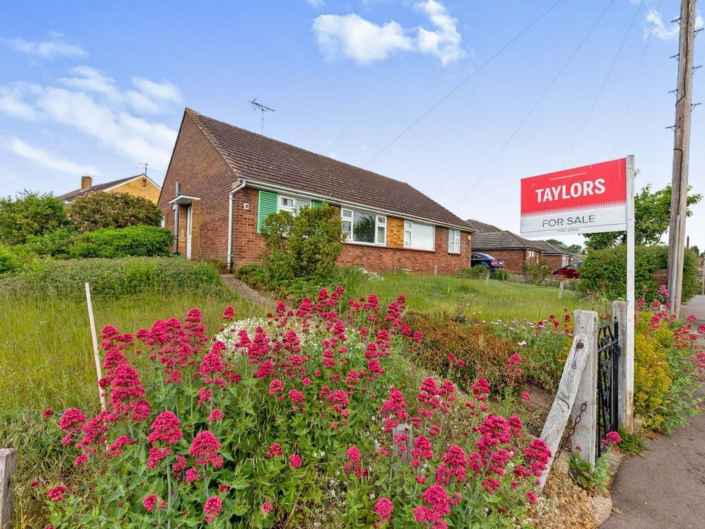 2 bed bungalow for sale in Manor Crescent, Hitchin, Hertfordshire SG4