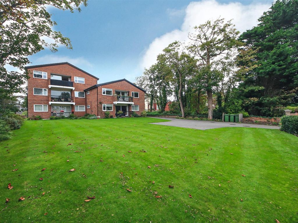 4 bed flat for sale in Lulworth Road, Birkdale, Southport PR8, £190,000