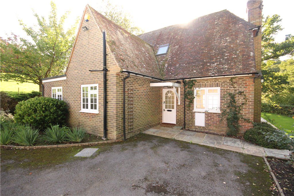 3 bed bungalow to rent in Street, Bramley, Guildford, Surrey