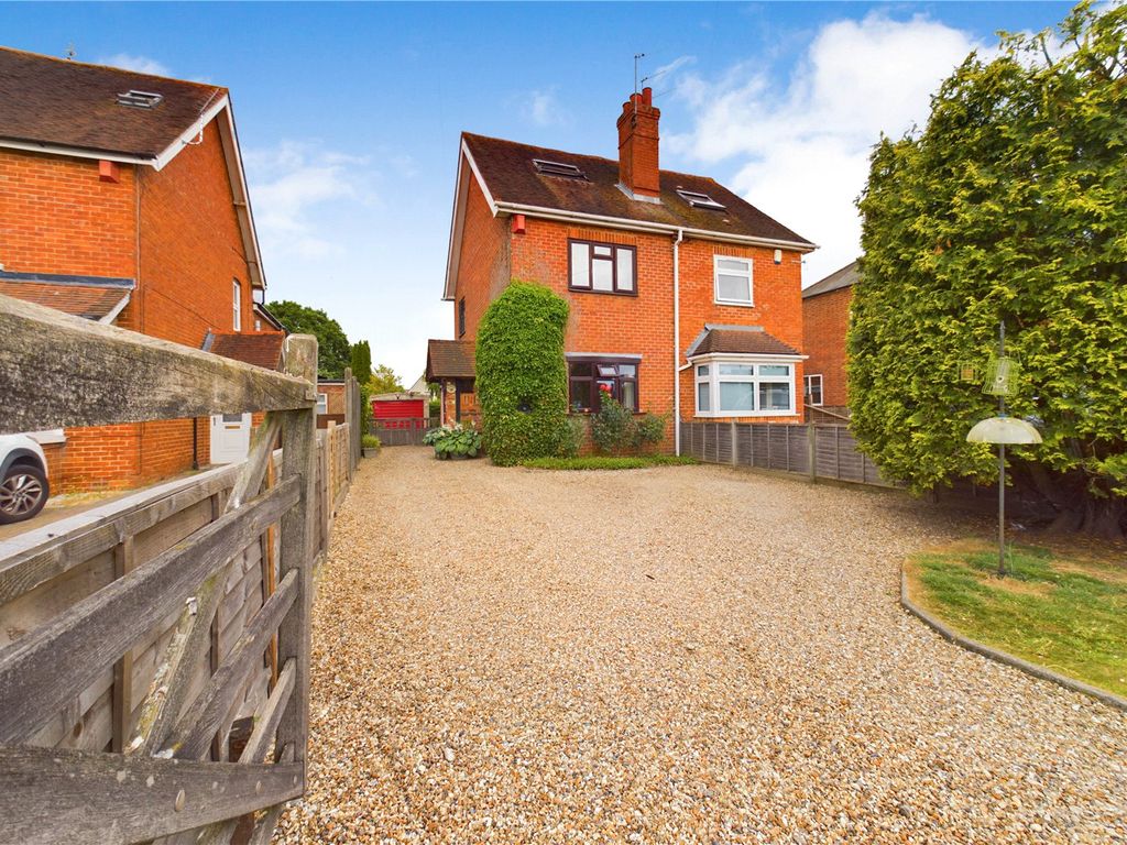 3 bed semidetached house to rent in Basingstoke Road, Three Mile Cross, Reading, Berkshire RG7