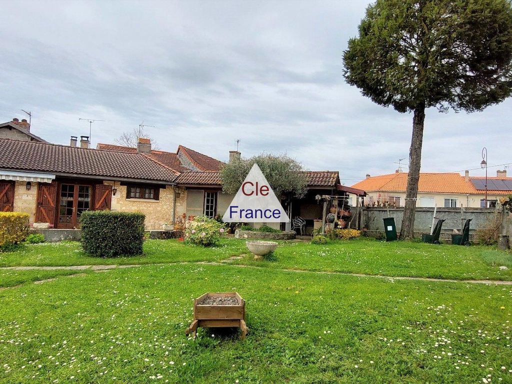 5 bed detached house for sale in Montagrier, Aquitaine, 24350, France ...