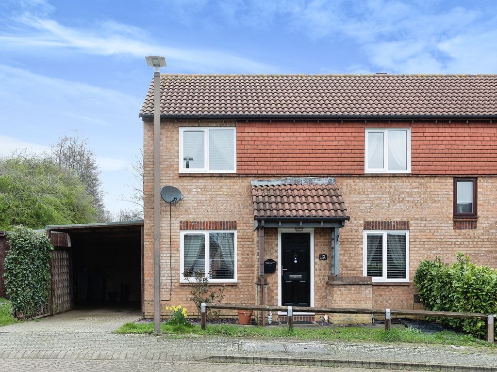 3 bed semidetached house for sale in Buzzacott Lane, Furzton, Milton