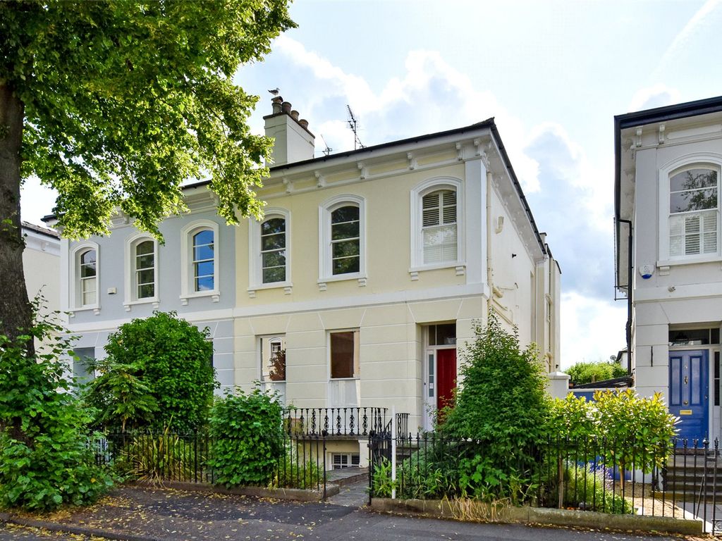 5 bed semidetached house to rent in Sydenham Villas Road, Cheltenham