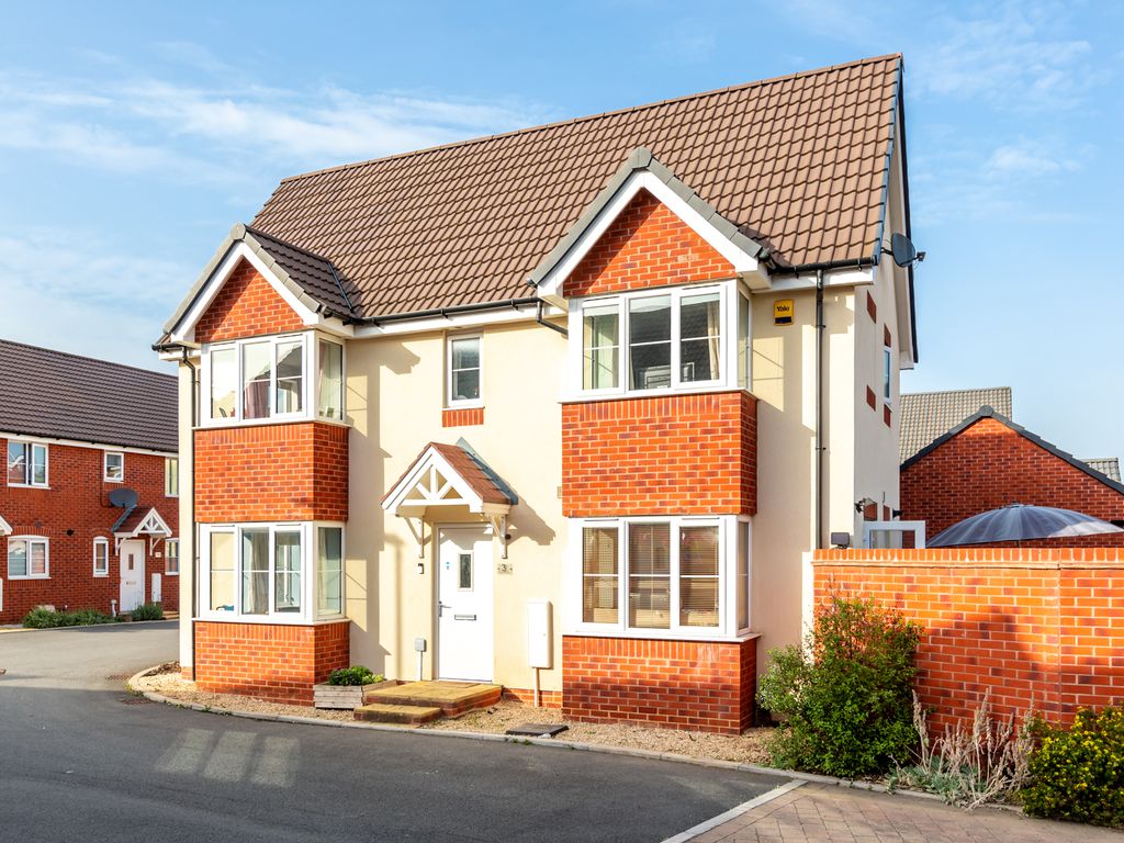 3 bed semidetached house for sale in Hawthorne Close, Coopers Edge