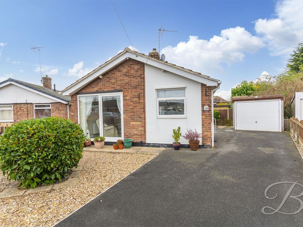 2 bed detached bungalow for sale in Rufford Close, Bilsthorpe, Newark