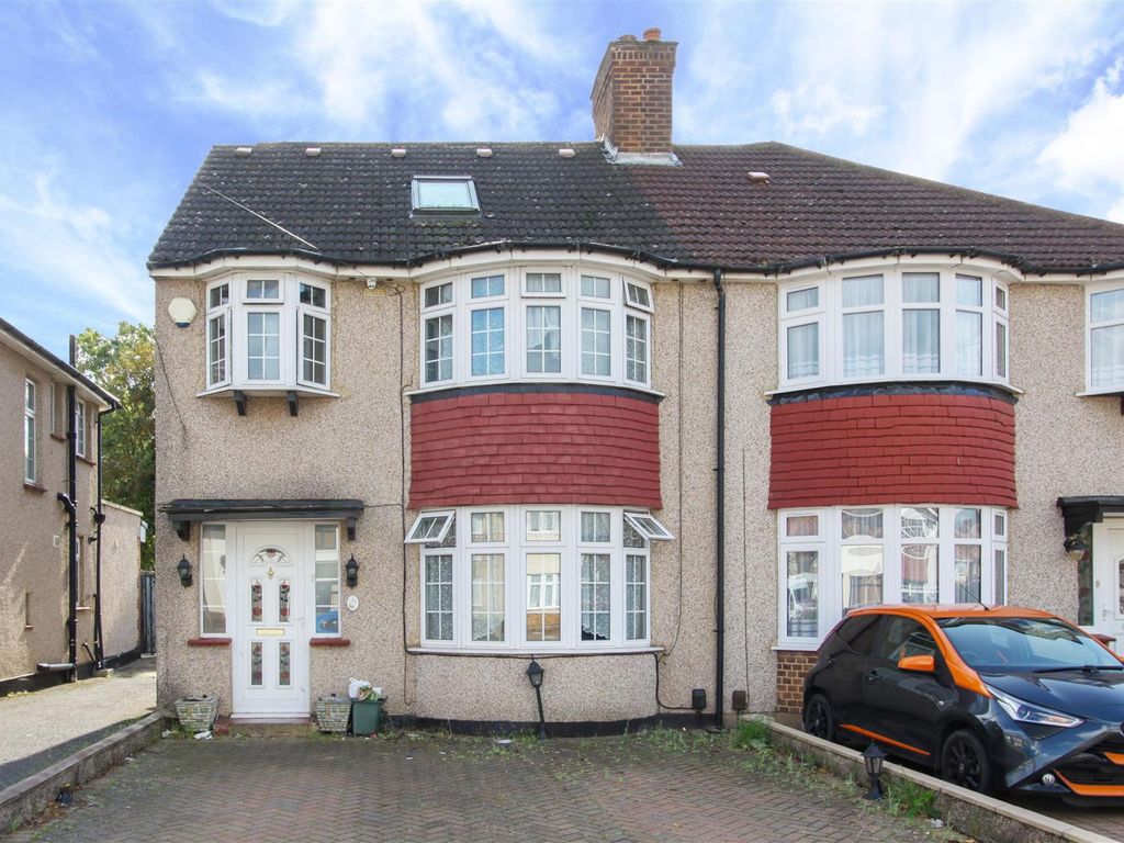 4 bed semidetached house for sale in Colbrook Avenue, Hayes UB3, £