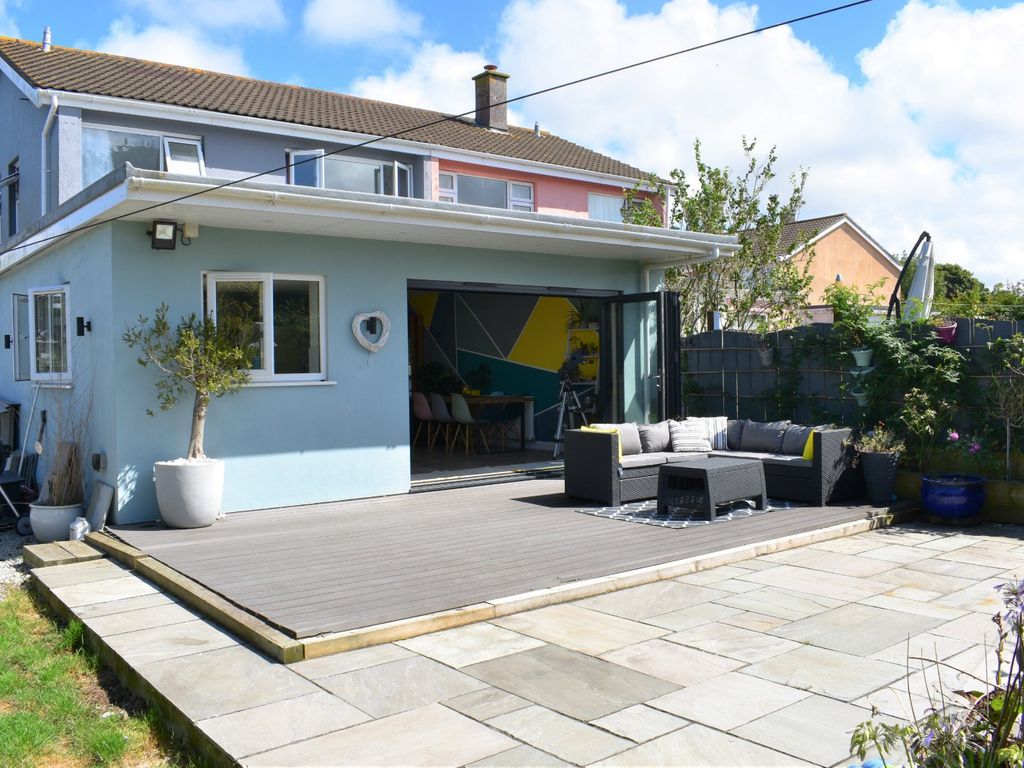 3 bed semidetached house for sale in Bosmeor Park, Redruth, Cornwall