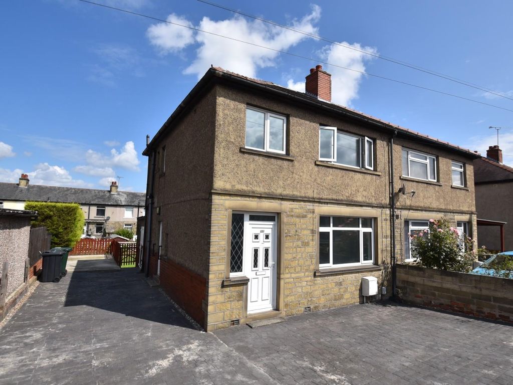 3 bed property to rent in Wakefield Road, Waterloo, Huddersfield HD5