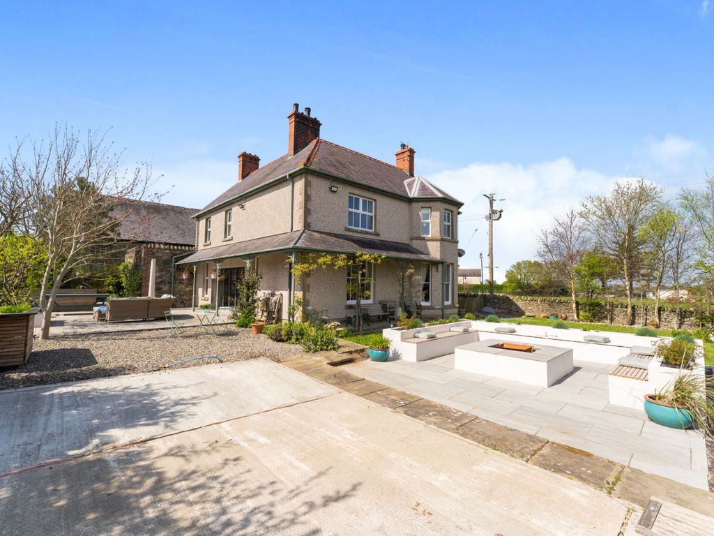 4 bed detached house for sale in Groeslon, Caernarfon, Gwynedd LL54