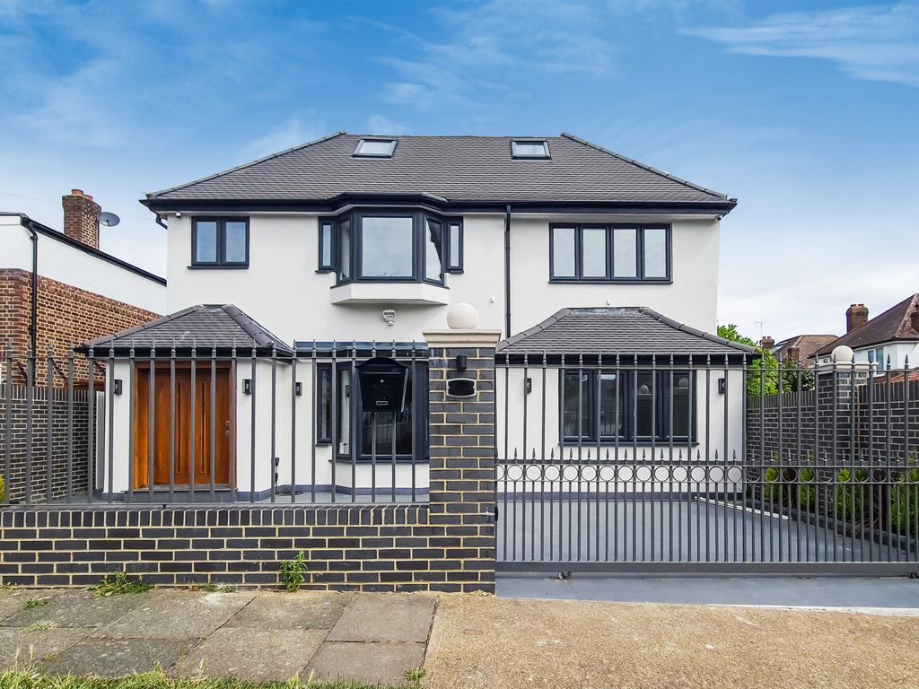 New home, 1 bed detached house for sale in Ullswater Crescent London