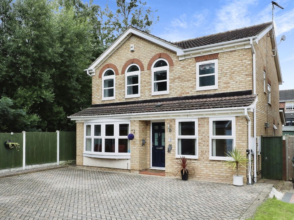 4 bed detached house for sale in Coppicewood Court, Woodfield
