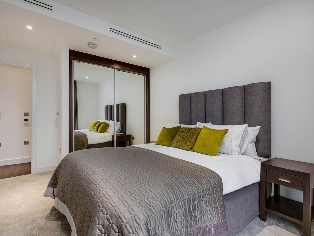 1 bed flat to rent in Wandsworth Road, London SW8, £2,675 pcm Zoopla