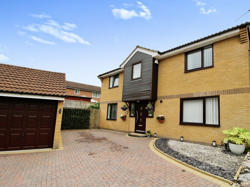 4 bed detached house for sale in Sanctuary Court, Culverhouse Cross