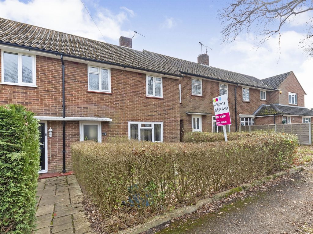 3 bed terraced house for sale in Windsor Drive, Hertford SG14 Zoopla